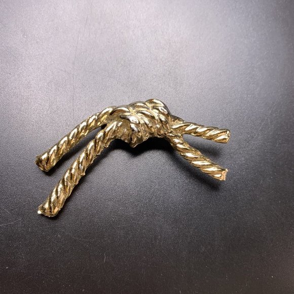 Rope Knot Brooch Pin Gold Tone Tie Tied Look Classic Vintage - Picture 6 of 6